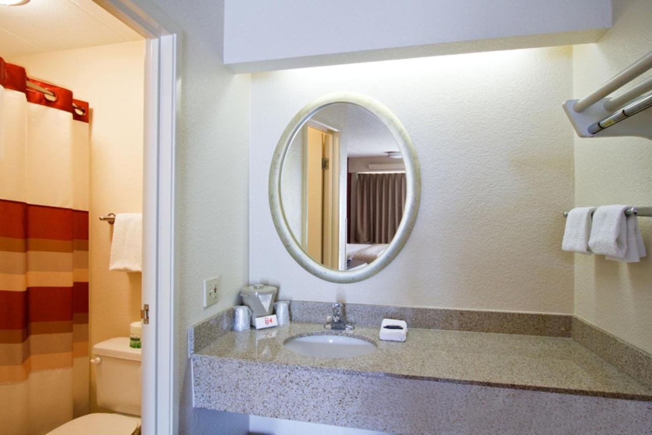 Red Roof Inn Huntington Barboursville Екстериор снимка